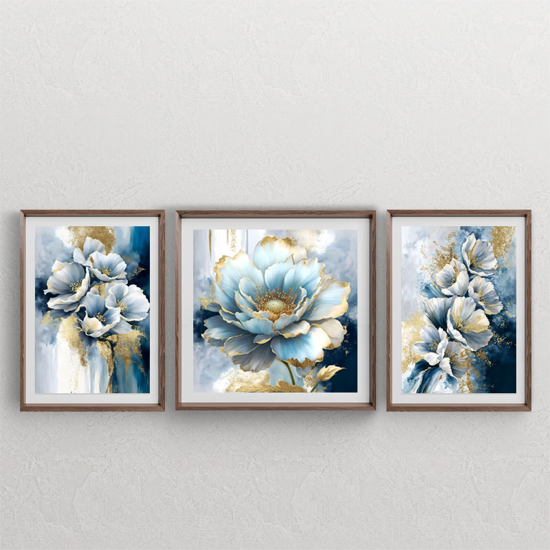 ست سه تابلوی دکوراتیو نقاشی دیجیتال با طرح گلهای آبی با افکت های طلایی