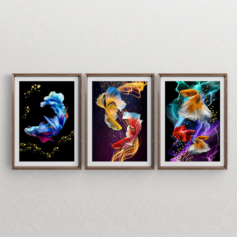 ست سه تابلوی دکوراتیو عمودی با طرح ماهی های رنگی و افکت های رنگی رنگی زیبا