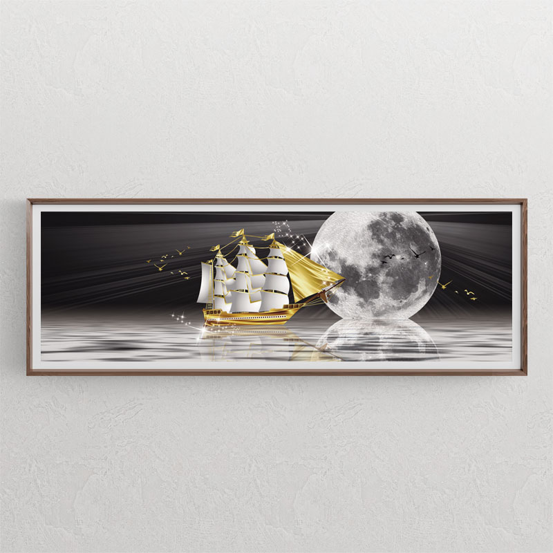 تابلوی دکوراتیو با طرح دریا ، ماه بزرگ و کشتی بادبانی طلایی